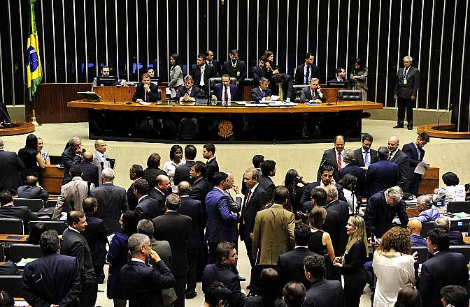 O PL 3.123/15 pode ser votado esta semana na Câmara. O texto cria regras para o cálculo do teto salarial de servidores públicos e é um dos que trancam a pauta da CasaFabio Rodrigues Pozzebom/Agência Brasil