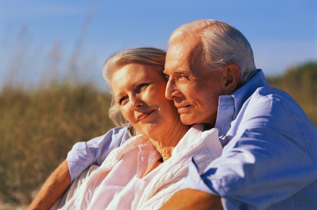 a4084480-474c-11e5-a9d7-f78eb0813782_old-couple-at-beach