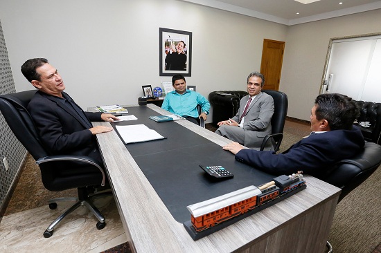 Maurao-de-Carvalho-recebe-projeto-do-TC-para-Plantao-Pedagogico