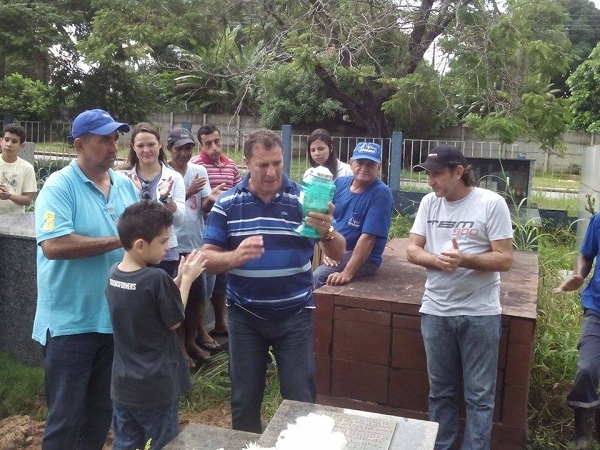Enterro do piloto Marlon Neves