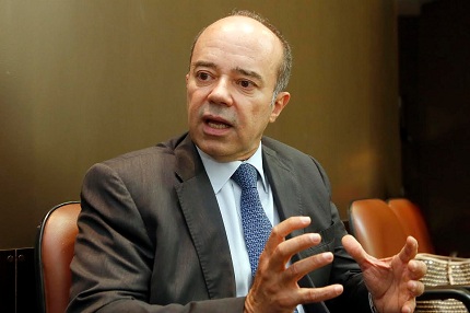juiz-brasileiro-Roberto-Caldas-toma-posse