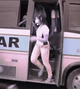 onibus cai em buraco da caerd21