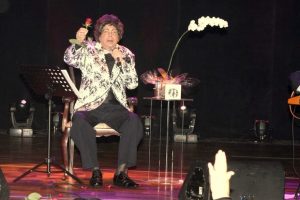 Cauby Peixoto se apresenta em show no Rio em junho de 2015 (Foto: Isac Luz/EGO)