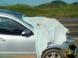 Mulher morre após se envolver em grave acidente na BR-364  3
