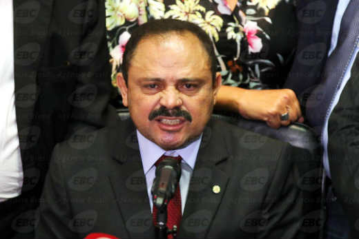 A Secretaria-Geral da Mesa da Câmara recebeu a decisão da revogação logo depois da meia-noite.
