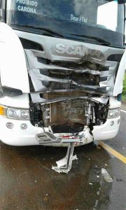 acidente motor x carreta2