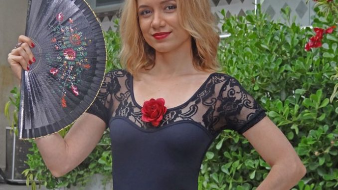 Cristina Lago interpreta uma professora de tango latina (Foto: Taís Moreno)