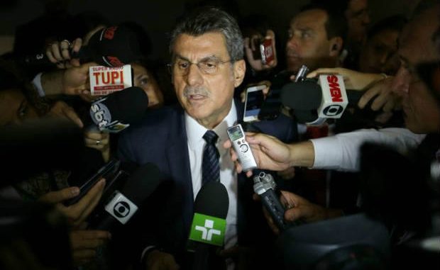 Com a saída de Jucá do ministério, o presidente interino Michel Temer disse que o ex-ministro continuará auxiliando o governo no Congresso.