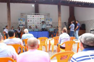 Shows, rodeios, leilões, palestras, sorteios, workshop e cavalgada movimentam a feira agropecuária.