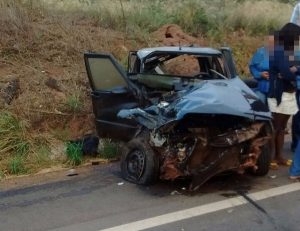 carreta tomba e motorista morre na BR-364 5