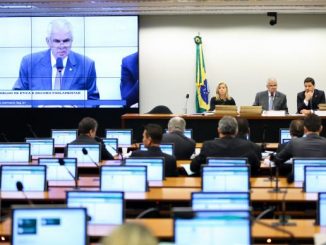Depois de quase cinco horas de debates, o colegiado adiou para quarta-feira a decisão sobre o pedido de cassação do mandato do presidente afastado da Câmara dos Deputados Eduardo Cunha Marcelo Camargo/Agência Brasil