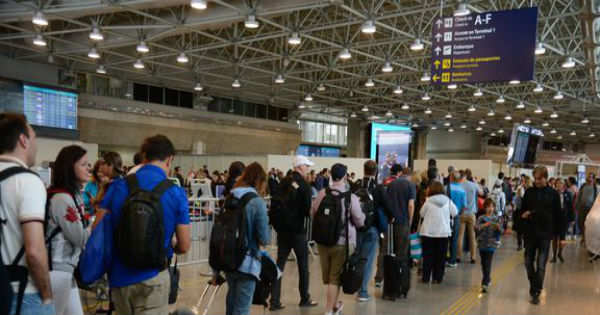 As taxas serão alteradas nos aeroportos internacionais do Galeão, no Rio de Janeiro; de Cumbica, em Guarulhos (SP); Juscelino Kubitschek, em Brasília; Tancredo Neves/Confins, em Belo Horizonte; Viracopos, em Campinas (SP); e de São Gonçalo do Amarante, no Rio Grande do Norte.