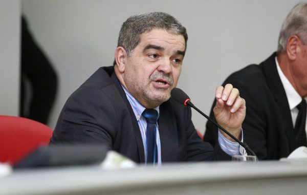 Aélcio da TV solicita asfaltamento nos bairros Novo Horizonte e Universitário em Porto Velho