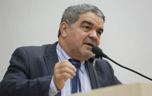“Trata-se de uma justa homenagem nos dois casos. Um reconhecimento à relevância das datas para as duas comunidades escolares que tanto produziram para o desenvolvimento de nossa Capital”, declarou Aélcio da TV.