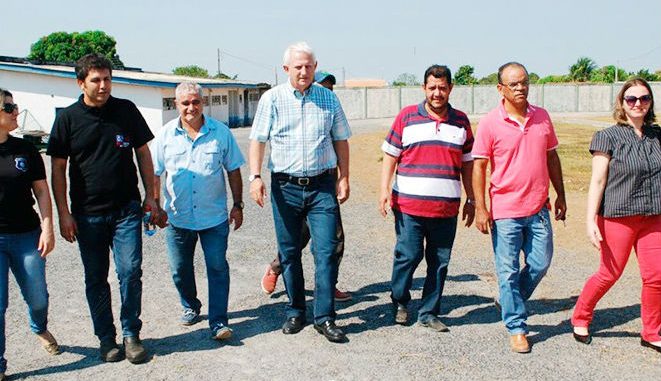 Airton Gurgacz com desportistas da cidade de Presidente Médici.