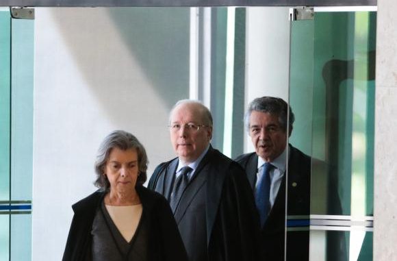 A presidente do STF, Cármen Lúcia e o ministro Celso de Mello chegam ao Supremo para julgar a liminar que determina o afastamento de Renan Calheiros, da presidência do Senado José Cruz/Agência Brasil