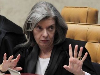 Brasília - A presidente do STF, Cármen Lúcia, passou boa parta de tarde de ontem (24) no gabinete de Teori Zavascki, onde conversou com os juízes auxiliares do ministro José Cruz/Agência Brasil