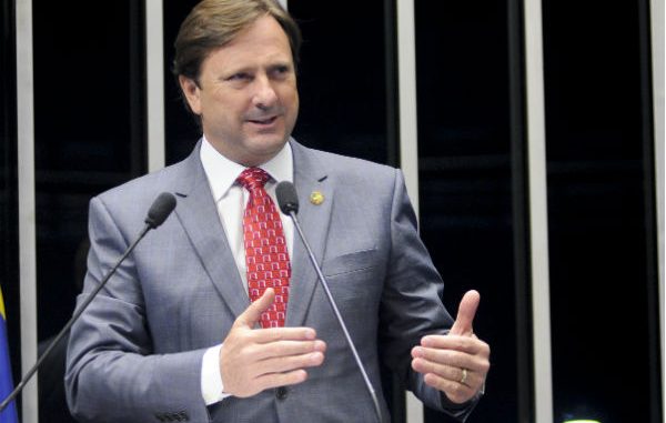 O senador Acir Gurgacz (PDT-RO) é um dos integrantes da comissão.
