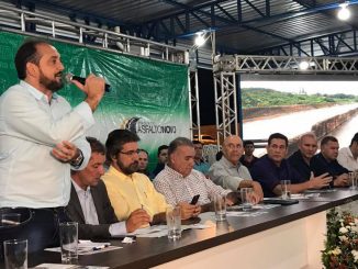 Laerte durante solenidade de lançamento da obra para a construção da ponte sobre o rio Urupá, que liga ao terceiro Distrito de Ji-Paraná.