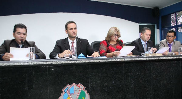 Sessão presidida pelo presidente da Câmara, Affonso Cândido (DEM) e ecretariado pelo vereador Edilson Vieira (PMDB)