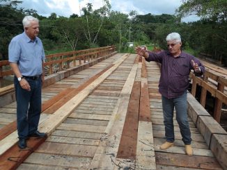 Departamento realizou serviços de recuperação de estradas e pontes no município.
