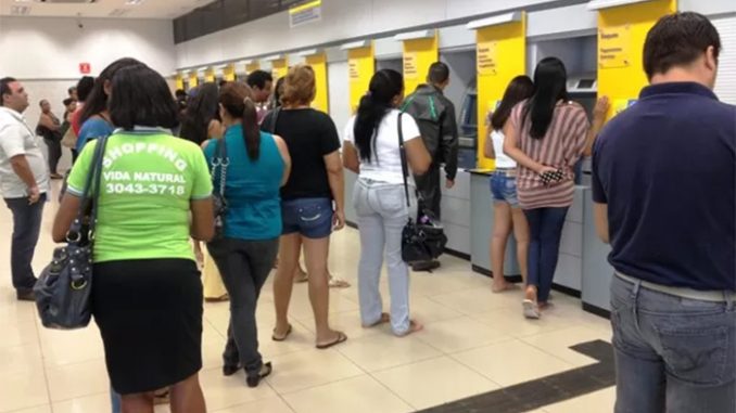 Agências reabrem a partir de hoje às 12hMarcelo Camargo/Agência Brasil