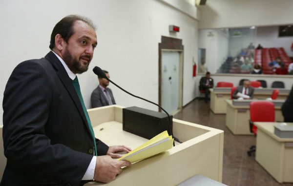 Laerte indicou serviços de pavimentação, encascalhamento e patrolamento para atender reivindicação de comunidades.