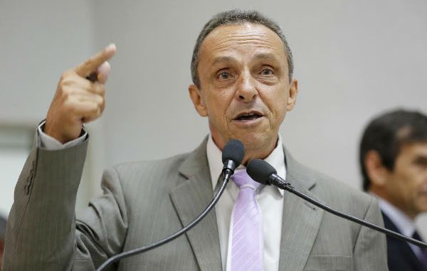 Para o deputado Lazinho a proposta, da forma que está indicada, ameaça as classes urbana e rural de trabalhadores.