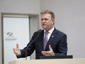 Vereadores realizaram sessão itinerante no distrito de Estrela de Rondônia que teve a participação do deputado Luizinho Goebel.