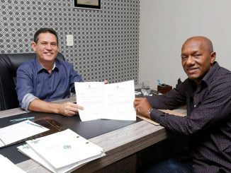 Maquinário vai realizar serviços de limpeza e encascalhamento de ruas.