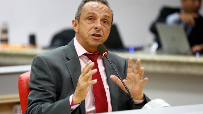 O deputado explica também que a proposta de lei “apresenta medidas que visam trazer luz às mulheres que dão a luz, pois muitas mulheres sequer sabem que estão sendo vítimas de violência obstétrica”