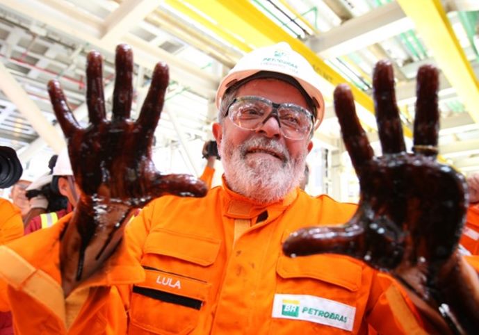 Lula é condenado a 9 anos e seis meses; Moro não decreta prisão do petista