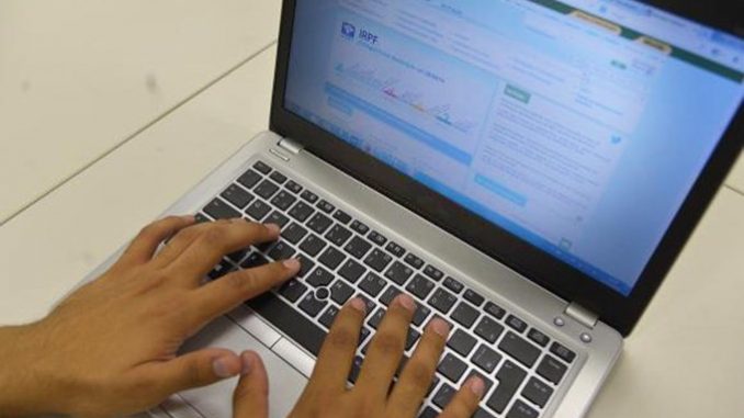 O lote multiexercício de restituição do Imposto sobre a Renda da Pessoa Física (IRPF) contempla também restituições residuais dos exercícios de 2008 a 2016 Marcello Casal Jr./Agência Brasil