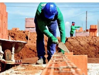 Somente no mês de novembro de 2017 foram gerados 1.049 empregos com carteira assinada.
