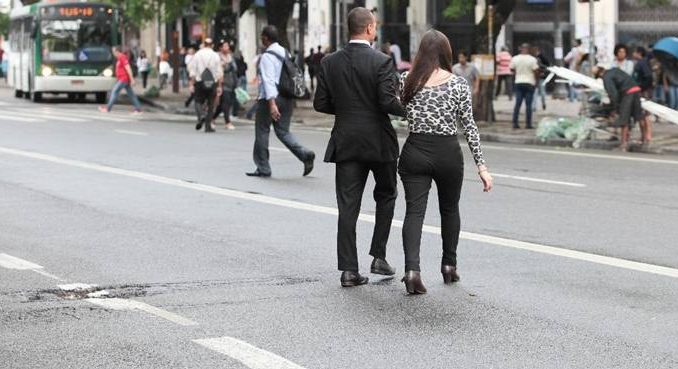 Pedestres serão multados e ciclistas podem até perder a bike.