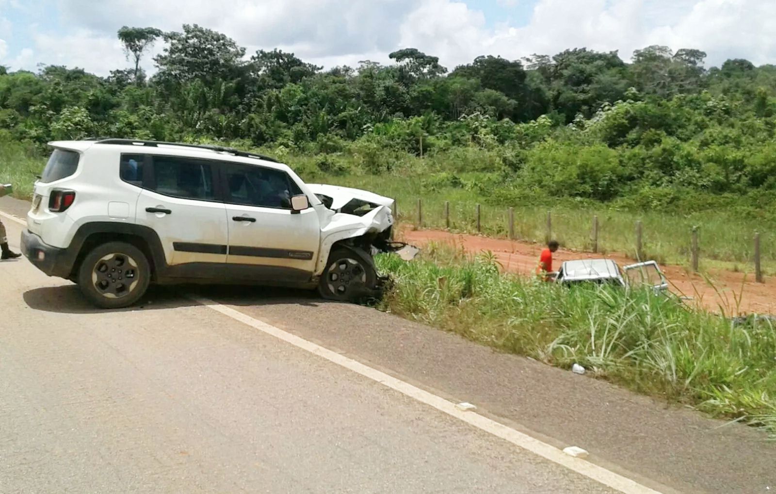 Acidente ocorreu na BR 364 no distrito de Nova Mutum-Paraná (Foto: Richard Nunes/Rondônia Ao Vivo)