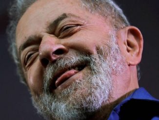 Ex-presidente Luiz Inácio Lula da Silva teve que entregar seu passaporte à Polícia Federal - foto Paulo Whitaker.