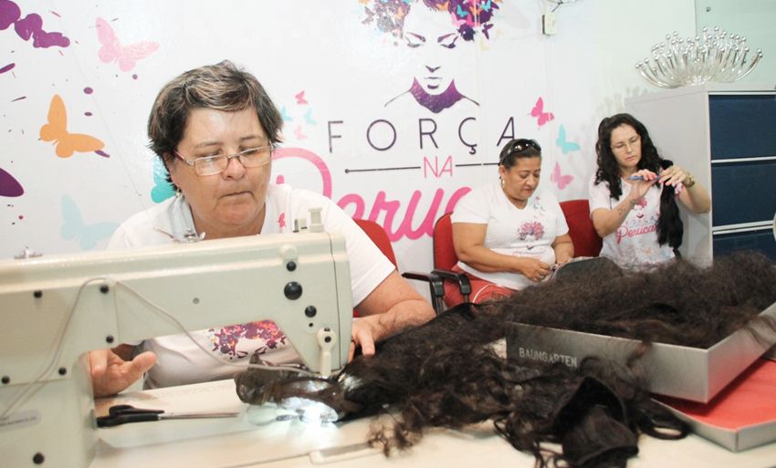 A Oficina do Projeto Força na Peruca funciona de terça a quinta-feira, das 14 às 17 horas, na rua Manoel Franco, n°338 (entre T-3 e T-4), no bairro Nova Brasília. 