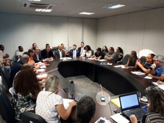 Foto da reunião com o Secretário-Chefe da Casa Civil exposta no site do Sintero, revela que a reunião foi gravada em áudio e vídeo e o sindicato dos professores não coloca nas redes sociais a frase a qual ele atribuiu ter sido dita pelo secretário Emerson Castro.