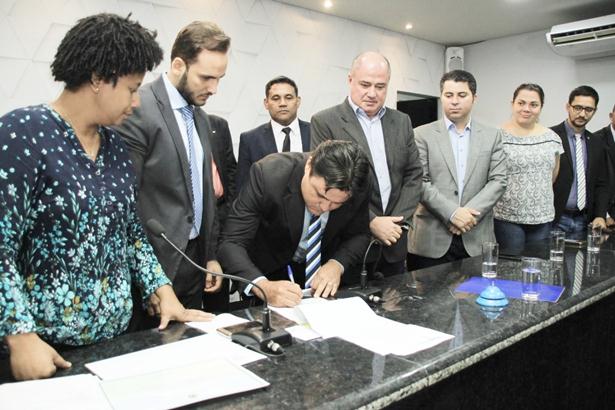 O novo vereador afirmou que assume consciente da importância do cargo e que pretende exercer a função com honestidade e transparência. Foto: Marcos Gomes/Decom