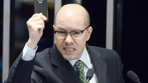 O ex-senador foi cassado em outubro de 2012 pelo plenário do Senado, sob a acusação de ter se colocado a serviço da organização criminosa supostamente comandada pelo empresário Carlos Cachoeira