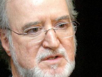 Eduardo Azeredo se entregou nesta quarta-feira à Polícia