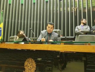 No mesmo dia o deputado Lindomar Garçon presidiu a Mesa da Câmara Federal