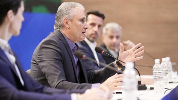 Tite convocará a seleção da Copa, cercado de expectativa sobre quem entra na vaga de Daniel Alves/Direitos reservados/Lucas Figueiredo-CB