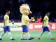 O mascote da seleção canarinho e os jogadores - REUTERS/Wolfgang Rattay /Direitos Reservados