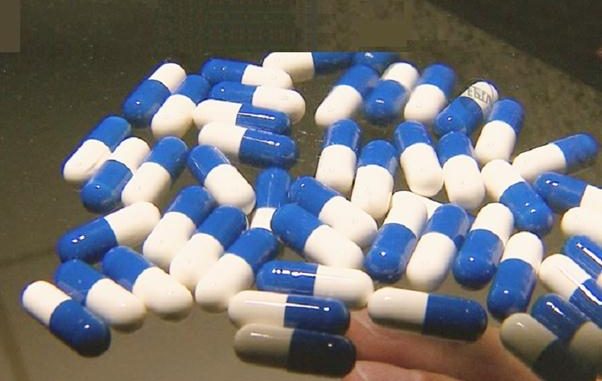 Anvisa não está proibindo empresas de produzir e comercializar produtos à base de fosfoetanolamina. Apenas exige das empresas interessadas que cumpram os trâmites legais para regularização da substância como alimento ou mesmo como medicamento.