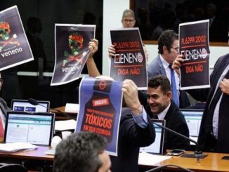 Em mais uma sessão tumultuada, parlamentares ambientalistas e ruralistas divergiram na apreciação da proposta.
