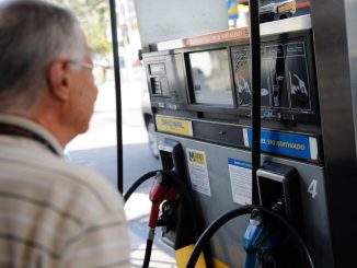 Agência Nacional do Petróleo diz que preço médio da gasolina caiu pela terceira semana consecutiva e ficou em R$ 4,538 por litro (Fernando Frazão/Agência Brasil)