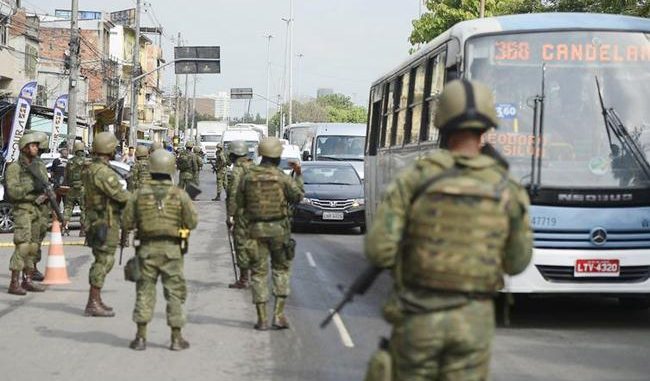 Sob intervenção federal na segurança pública, o Rio de Janeiro terminou 2016 entre as oito capitais com as menores taxas de mortes violentas (Arquivo/Agência Brasil)