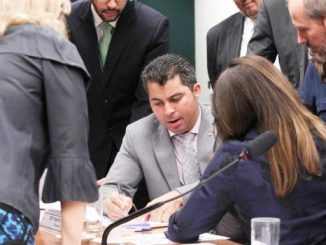 Marcos Rogério negocia pontos do texto quanto ao mérito, para apresentar novo relatório em plenário.